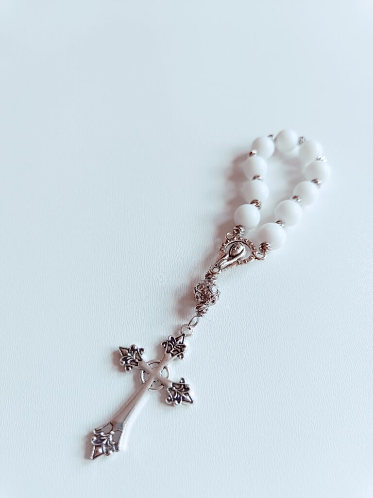 Šis paveikslėlis neturi alt atributo; jo failo pavadinimas yra Vienos_paslapties_rozancius-768x1024.jpg